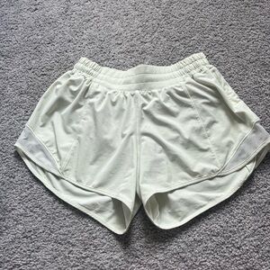 Lululemon Hotty Hot 2.5” low-rise